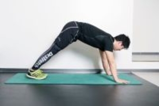 夕方になると脚が重い大人世代の“むくみ脚”をその日のうちに整える簡単エクササイズ…。