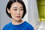 「晩夏のチークは「高く、薄く」。40代からの顔色を重くしない２つの入れ方」の画像1