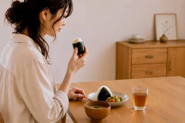【６ヶ月で−５kg】毎日やっていた“ながら食い習慣”をやめてみた結果