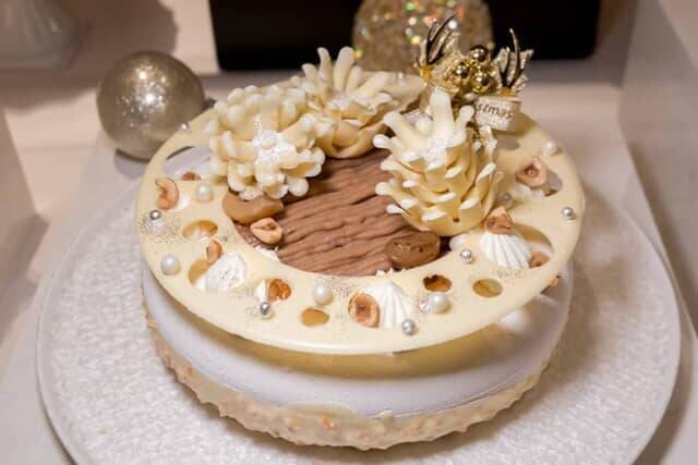 ハイセンスなクリスマスケーキを全国の【ヒルトン】で。テーマは「クリスマスオーナメントをめしあがれ」