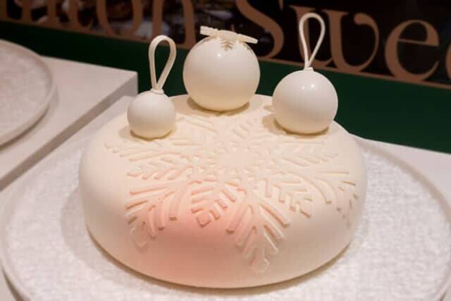 ハイセンスなクリスマスケーキを全国の【ヒルトン】で。テーマは「クリスマスオーナメントをめしあがれ」