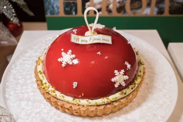 ハイセンスなクリスマスケーキを全国の【ヒルトン】で。テーマは「クリスマスオーナメントをめしあがれ」