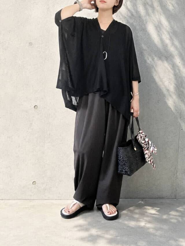 ユニクロで見つけた“ラクなのに手抜き見えしない”夏パンツ。40代が頼れる涼感コーデ３選