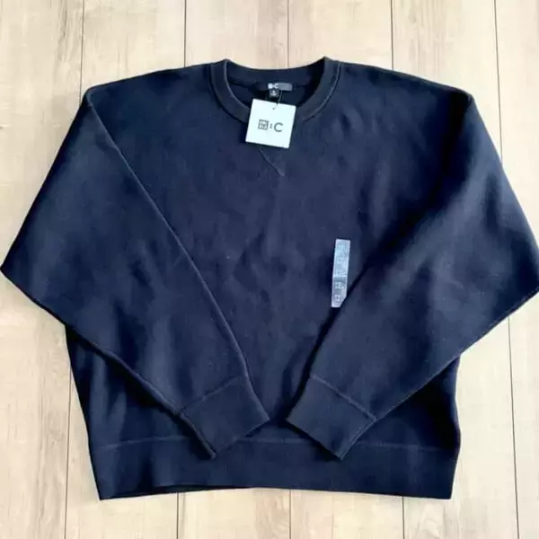 【40代・50代】ユニクロ被りを回避！名品「スムースコットンセーター」を格上げするサイズ選びのコツと小物テク