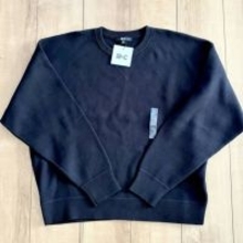 【40代・50代】ユニクロ被りを回避！名品「スムースコットンセーター」を格上げするサイズ選びのコツと小物テク