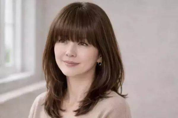 若見えする人は“前髪が極端すぎない”。40代・50代が迷いやすい「前髪バランス」の正解