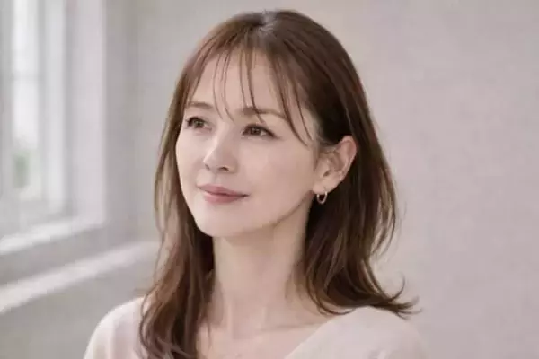 「若見えする人は“前髪が極端すぎない”。40代・50代が迷いやすい「前髪バランス」の正解」の画像