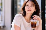 「「崩れない」より、“ヨレても自然”。40代・50代が見直したい2026初夏メイク」の画像2