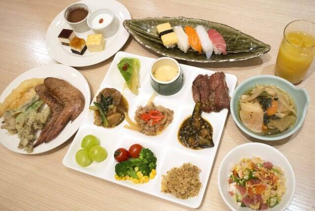 “他とはちがう”ビュッフェメニューがウリ。朝も夜も食べ放題【草津ナウリゾートホテル】