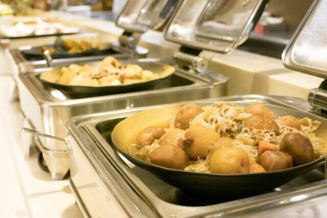 “他とはちがう”ビュッフェメニューがウリ。朝も夜も食べ放題【草津ナウリゾートホテル】