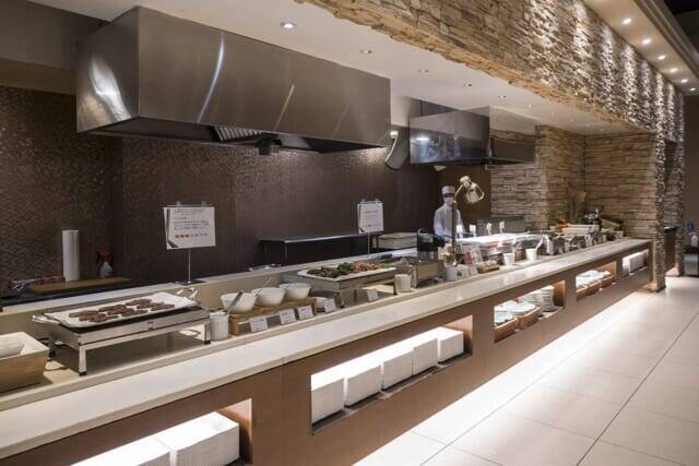 “他とはちがう”ビュッフェメニューがウリ。朝も夜も食べ放題【草津ナウリゾートホテル】