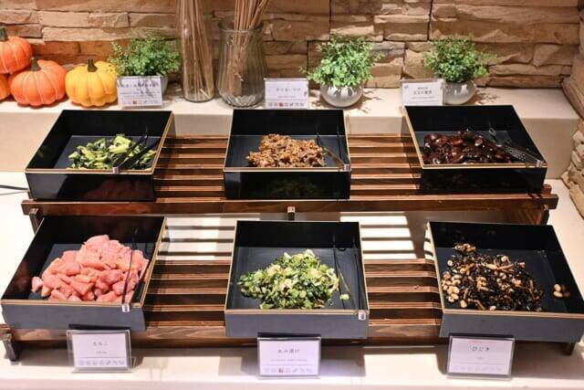 “他とはちがう”ビュッフェメニューがウリ。朝も夜も食べ放題【草津ナウリゾートホテル】