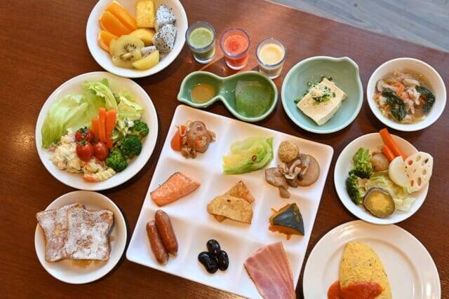 “他とはちがう”ビュッフェメニューがウリ。朝も夜も食べ放題【草津ナウリゾートホテル】