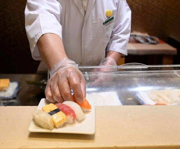 “他とはちがう”ビュッフェメニューがウリ。朝も夜も食べ放題【草津ナウリゾートホテル】