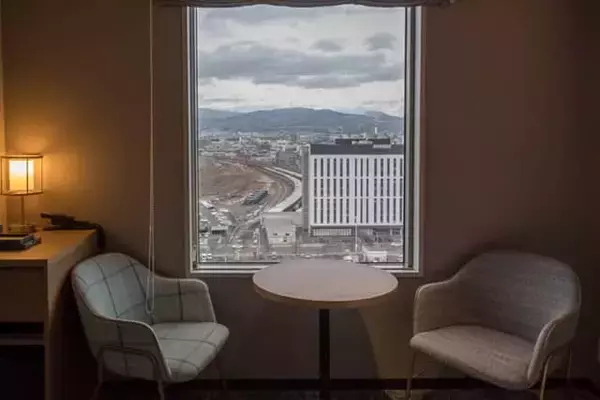 「露天風呂やラウンジが眺望抜群【東急ステイ函館朝市 灯の湯】リファの備品にもこだわるハイコスパなホテル」の画像