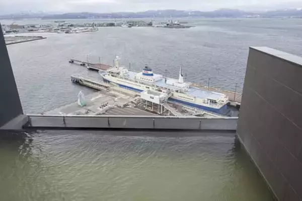 「露天風呂やラウンジが眺望抜群【東急ステイ函館朝市 灯の湯】リファの備品にもこだわるハイコスパなホテル」の画像