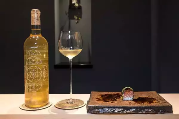 「星のや東京に【鮨 大手門】がオープン。創造性豊かな江戸前鮨と酒肴に舌つづみ。今なら外来も受付中」の画像