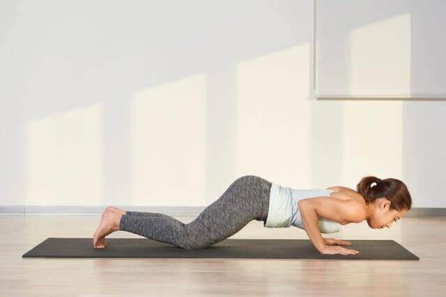 運動不足を自覚している方こそ始めたい。体幹集中【全身の筋肉が一気に目覚める】簡単ポーズ