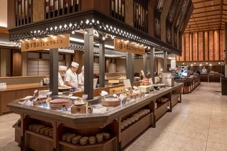 朝夕のビュッフェで北海道の味を満喫。【函館・湯の川温泉 ホテル万惣】ではお寿司や海鮮も食べ放題