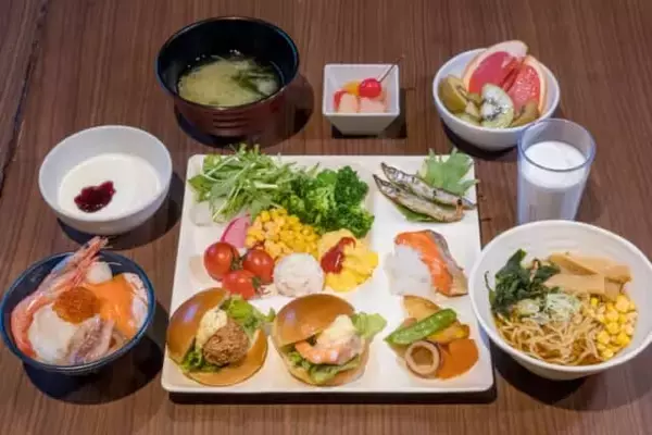 「朝夕のビュッフェで北海道の味を満喫。【函館・湯の川温泉 ホテル万惣】ではお寿司や海鮮も食べ放題」の画像