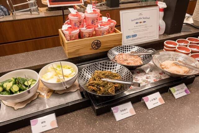 朝夕のビュッフェで北海道の味を満喫。【函館・湯の川温泉 ホテル万惣】ではお寿司や海鮮も食べ放題