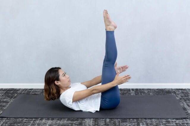 ぽっこり下腹と腰まわり全体にアプローチ。細見えを狙う大人世代の簡単“体幹”エクササイズ