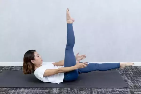 「ぽっこり下腹と腰まわり全体にアプローチ。細見えを狙う大人世代の簡単“体幹”エクササイズ」の画像