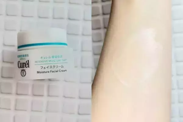 「【敏感肌でも使える】肌荒れが止まらない人へ。ゆらぐ季節に頼れる“低刺激保湿コスメ”３選」の画像