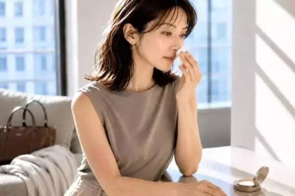 崩れていないメイクが“崩れて”見える？真夏こそ見直したい“フェイスパウダー”の使い方