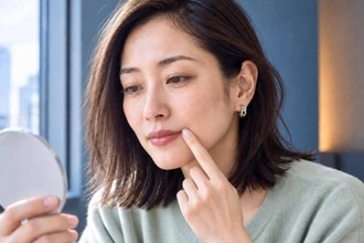 秋色リップ、口角だけ暗く見える？コンシーラーは「口角の下」へ少量