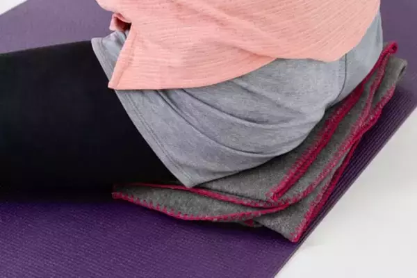 「太もも外張り・下半身太りに悩む大人へ。１日３セット【骨盤まで整う】簡単“脚やせ”ストレッチ」の画像