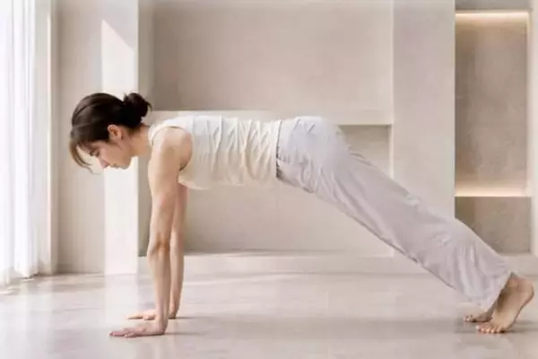 「お腹も太ももも気になる…。体が重たく感じたら始めたい“全身引き締め習慣”」の画像