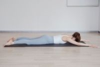 背中・ヒップ・体幹をまとめて引き締め。１日３セット【大人の体型リセットに効く】簡単ポーズ