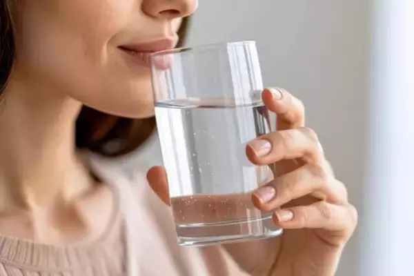 「毎日1.5Lの水で飲むだけだから簡単。体重−10kg＆むくみ・冷えも改善【水ダイエット】」の画像