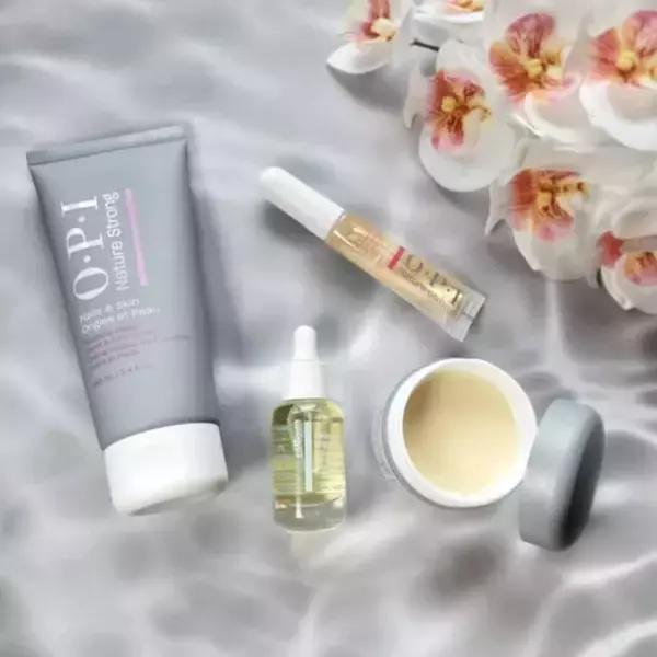 手元は年齢が出やすい…。乾燥シーズンに差がつく【OPI】で始める大人のハンドケア習慣