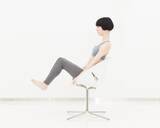 「座ったまま“下腹−5cm”をめざす！若返りが加速する【お腹太りに効く】簡単エクササイズ」の画像2
