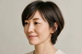 「正面は素敵でも横から見ると老け見え…？大人のショートヘア“もっさり感を解消”するコツ」の画像2