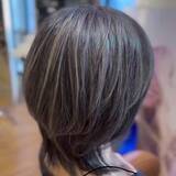 「暗くも重たくもならない！白髪をおしゃれに見せる【ぼかしヘアカラー】の始め方」の画像1