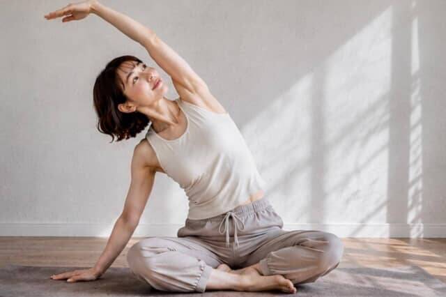 脇腹の贅肉が落ちにくい…。40代以降が見直したい“くびれ印象”を取り戻す簡単習慣