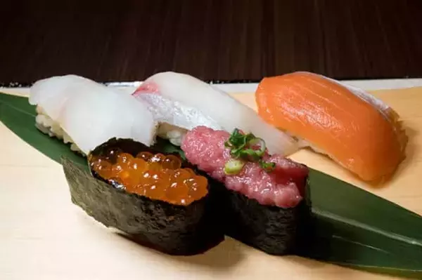 「上ネタのお寿司を好きなだけ食べられる。【ラビスタ函館ベイANNEX】のホテルディナーは北海道ならではの寿司会席が絶品」の画像