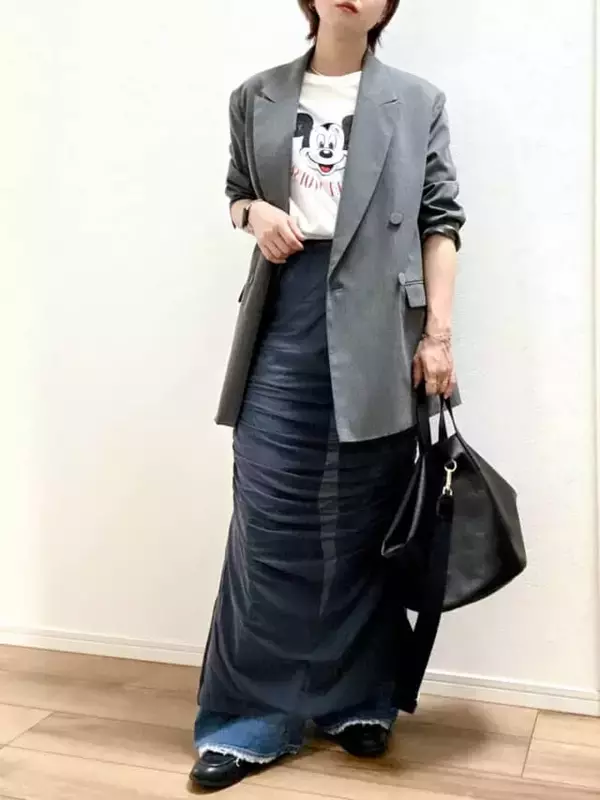 「大人だからこそ品よく可愛く。遊び心が光る【ミッキーマウスT】の正解コーデテク」の画像