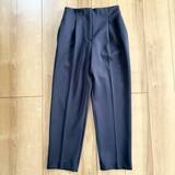 「美脚×ラクちん、若見えも叶う！大人コーデの強い味方【冷感テーパードパンツ】の着こなしテク」の画像1