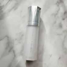 透明感も毛穴もニキビ跡も。大人肌の悩みに効く“本気で使えた”実力派美容液３選