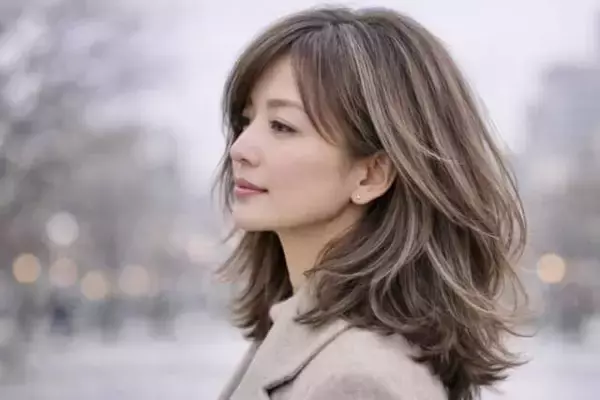 「白髪を自然に馴染ませて、印象マイナス５歳。大人の品を引き出す「白髪ぼかしカラー」」の画像