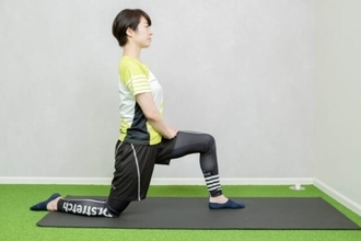 お腹ぽっこりとむくみ脚の分かれ道。大人世代が取り入れたい【股関節ケアに効く】簡単ストレッチ
