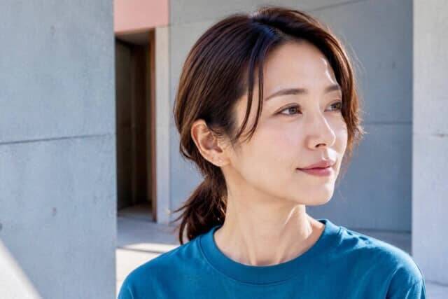 まとめ髪にしたら白髪が目立つ？次のヘアカラーまでを乗り切る「隠し方」