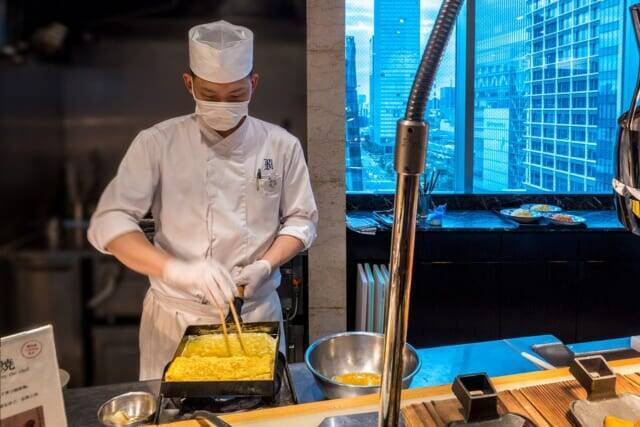 料理人が作る絶品の朝食ブッフェを堪能。東京駅直近の老舗ホテル【ホテル龍名館東京】