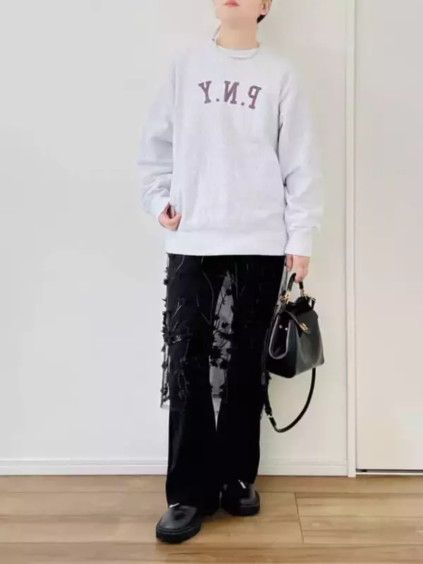 「冬服に飽きた40代へ。今すぐできる“春見え更新テク”３つ｜２月の端境期コーデ正解」の画像