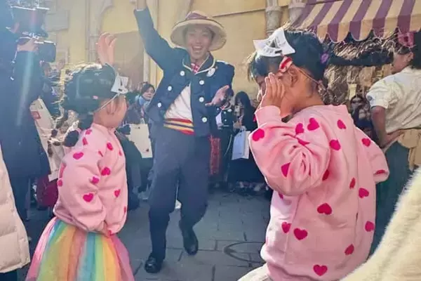 「世界のダンスと物語の旅！東京ディズニーシー「ダンス・ザ・グローブ！」＆「ディズニーストーリービヨンド」徹底ガイド」の画像