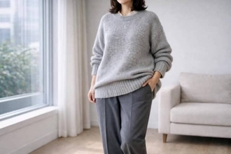 ざっくりニットは体が大きく見える？ 40代・50代がすっきり着る「体型カバー」のポイント